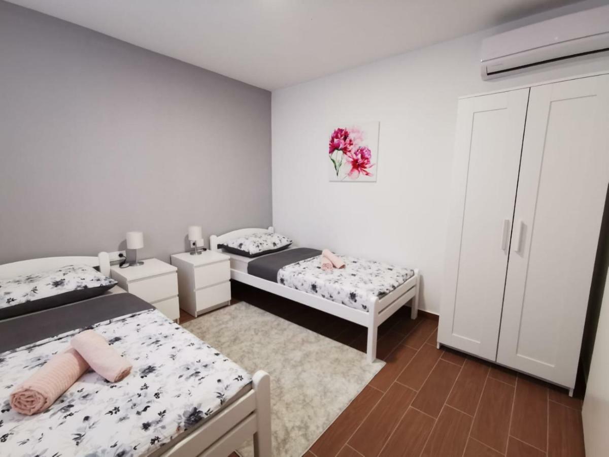 Apartman Lorna Turanj Dış mekan fotoğraf